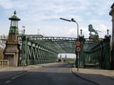 Schemerlbrücke, Portal